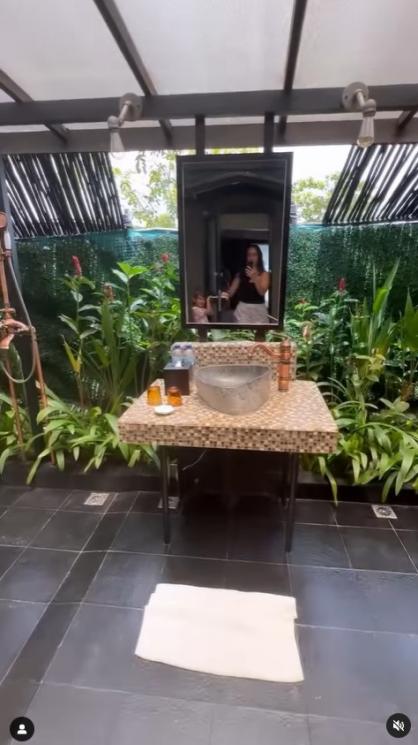 Potret Alexandra Gottardo liburan di Pulau Bintan. (Instagram/@got_alex)