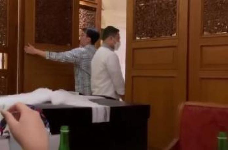 Potret Tretan Muslim dan Dustin Tiffani Jadi Kado Pacar Salmafina Sunan. (Instagram/salmafinasunan)