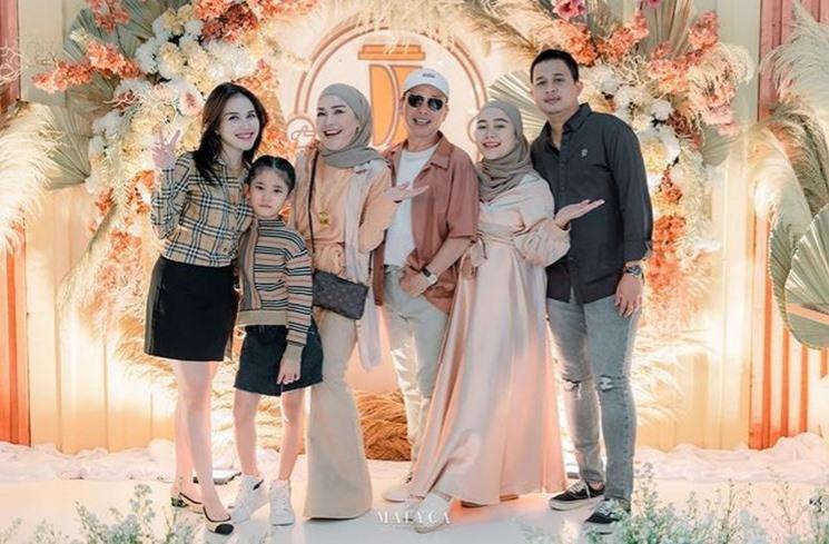 Potret Kedekatan Ayu Ting Ting dengan Adik Ipar. (Instagram/@syifaasyifaaa)