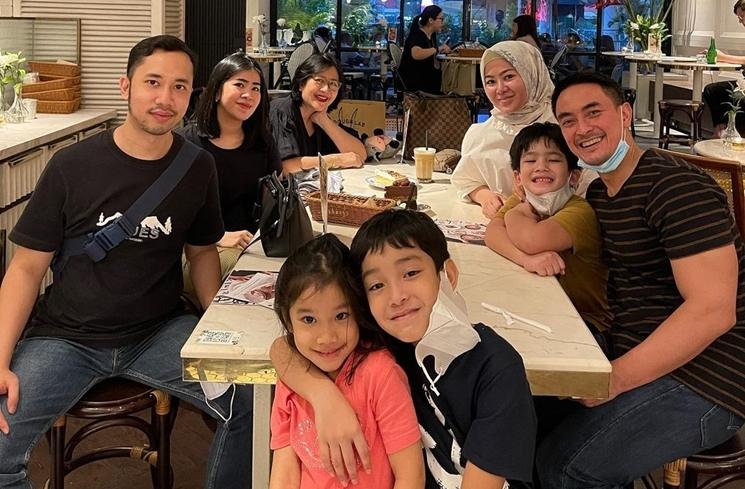 Potret Zumi Zola Setelah Bebas dari Penjara (instagram/@stharia)