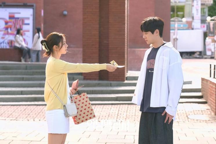 Pesona Hyeri Girl's Day di May I Help You (Instagram/@mbcdrama_now)