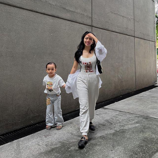 Potret Rachel Vennya Momong Anak(Instagram/@rachelvennya)