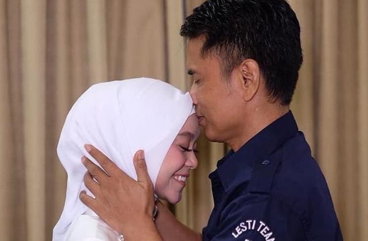 Potret Kedekatan Lesti Kejora dan Ayah (instagram/@ayah_kejora)