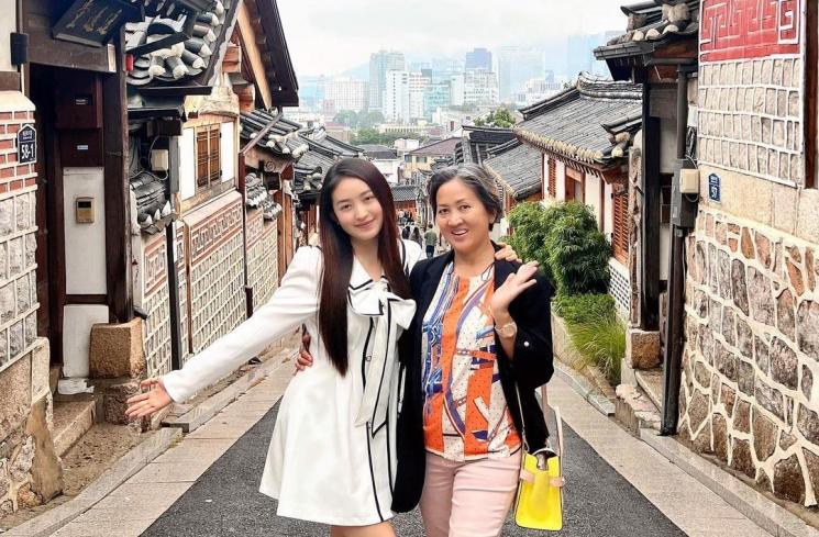 Potret Natasha Wilona Liburan di Korea (Instagram/natashawilona12)