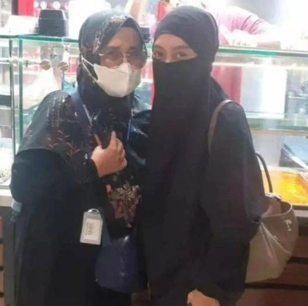 Potret Lesti Umrah. (Instagram/lesty_siik_fatih)