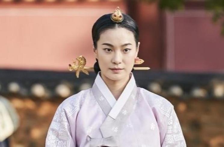 Adu Peran Ok Ja Yeon dan Kim Ga Eun di Under The Queen's Umbrella (Instagram/@hs_kim_95)