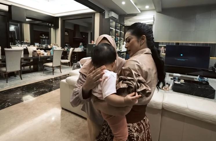 Momen Krisdayanti Jadi Suster Ameena (YouTube AH)