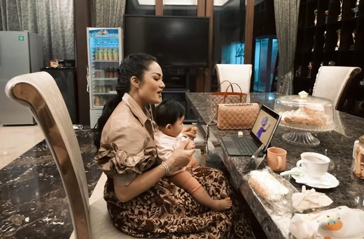 Momen Krisdayanti Jadi Suster Ameena (YouTube AH)