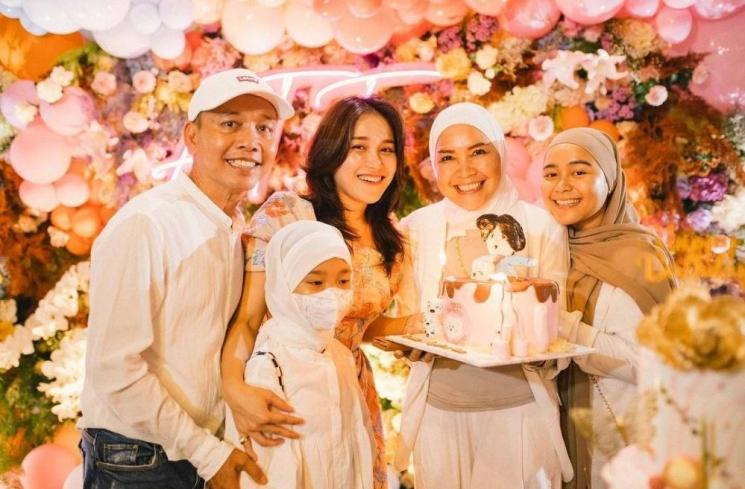  Seleb Rayakan Ultah ke-30 (Instagram/ayutingting92)