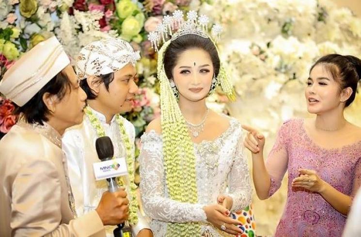 Momen Pernikahan Anak Epy Kusnandar (Instagram/karinaranau9)