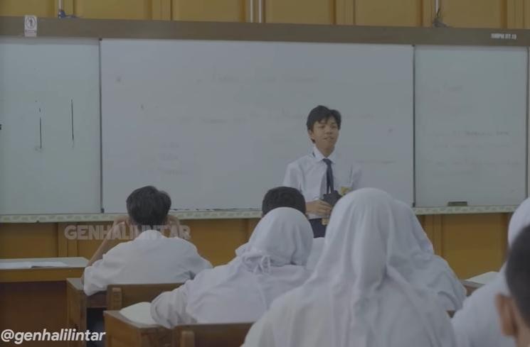 Momen hari pertama Muntaz Halilintar sekolah (YouTube/GEN HALILINTAR)