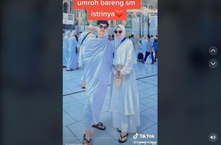 Potret Kakak Lesti Kejora Ajak Tunangan Umrah (Instagram/@benimulyanasopian)