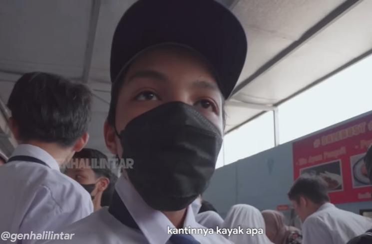 Momen hari pertama Muntaz Halilintar sekolah (YouTube/GEN HALILINTAR)