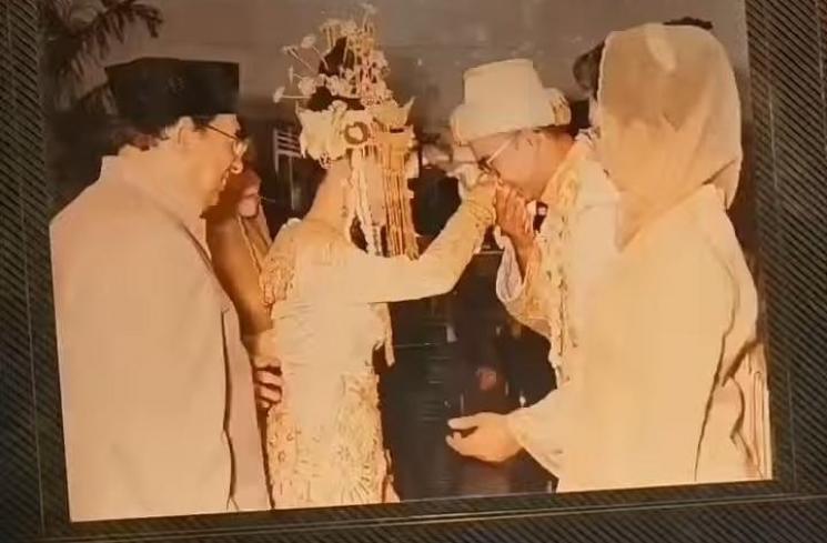 Foto Lawas Pernikahan Najwa Shihab. (Instagram/najwashihab)