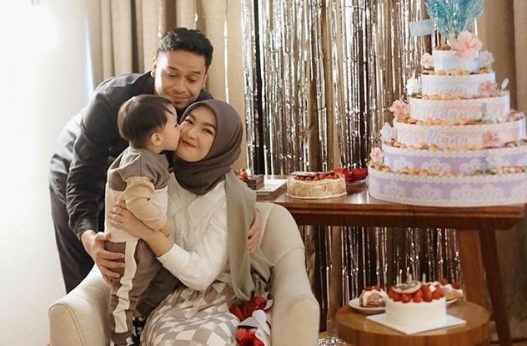 Seleb Rayakan Ultah ke-30 (Instagram/anariana)