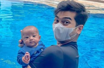 Nyetir Jetski Satu Tangan Sambil Gendong Moana, Teuku Ryan Dihujat Abaikan Keselamatan Anak Demi Konten