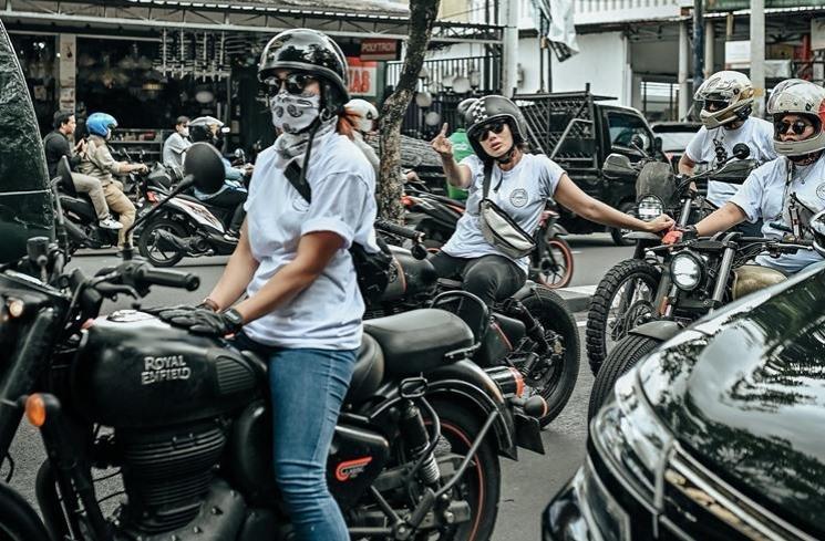  Potret Selvi Kitty naik motor gede. (Instagram/@selvikitty)