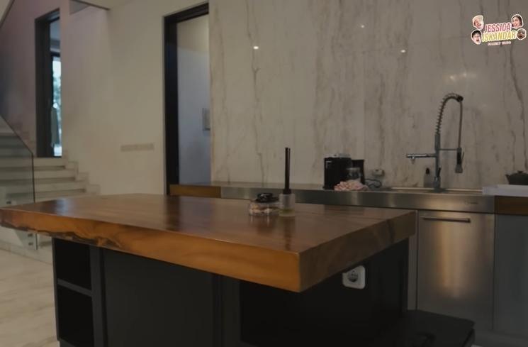 Potret Rumah Mewah Jessica Iskandar yang Dijual (YouTube/Jessica iskandar)