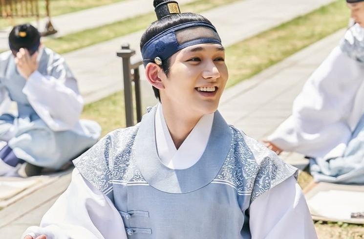 Adu Gaya Pemeran Pangeran di Under The Queen's Umbrella (Instagram/@tvn_drama)