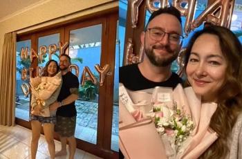7 Potret Detik-detik Dewi Rezer Dilamar Pacar Bule, Romantis Abis!