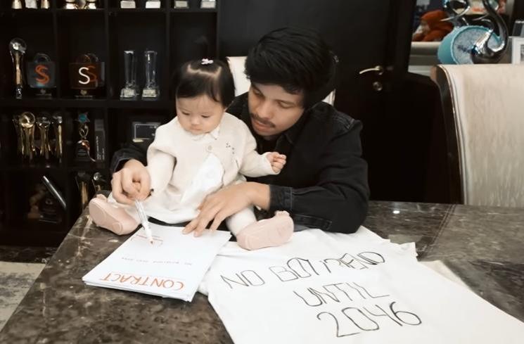 Momen Ameena Tanda Tangan Kontrak Tidak Pacaran (YouTube AH)