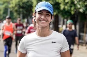 10 Momen Nia Ramadhani Ikut Half Marathon, Heboh Banget Didukung Suami dan Anak-anak