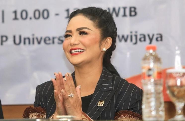 Momen Krisdayanti Jadi Dosen Tamu (Instagram/krisdayantilemos)