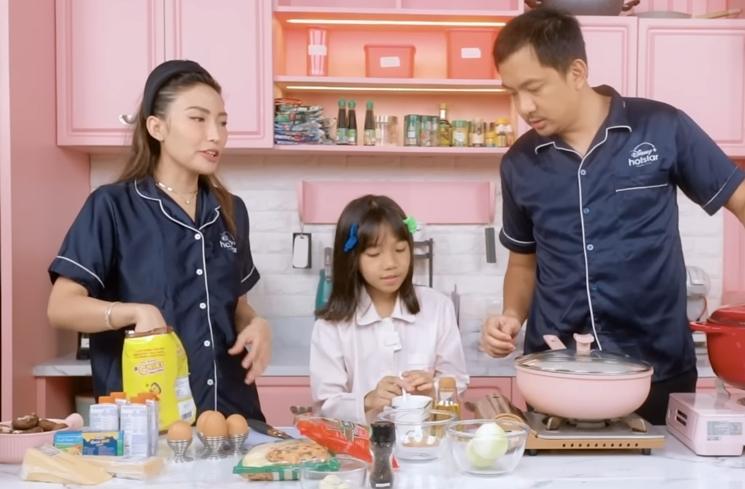 Momen Ayu Dewi dan Regi Datau Masak Bareng (YouTube Ayu Dewi)