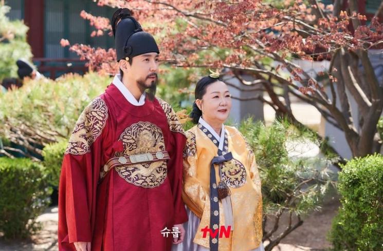 Potret Choi Won Young di Under The Queen's Umbrella (Instagram/@tvn_drama)