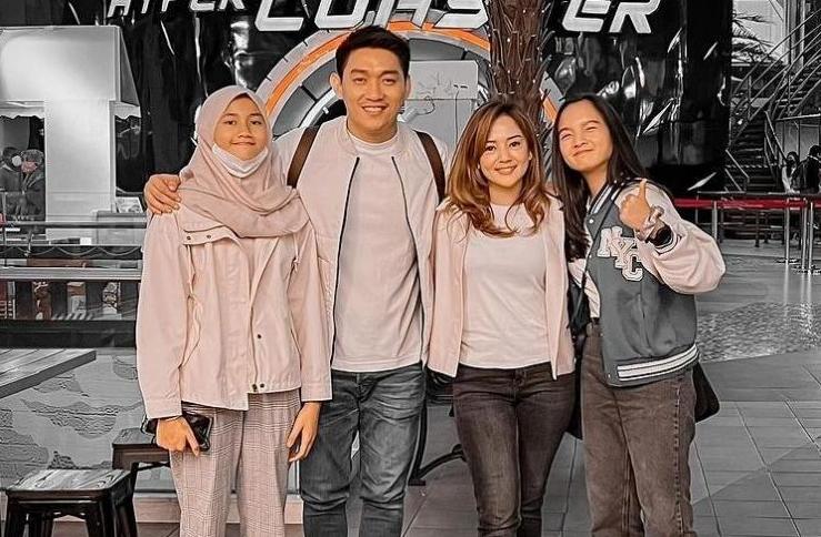 Artis Dekat dengan Anak Tiri. (Instagram/ifanseventeen)