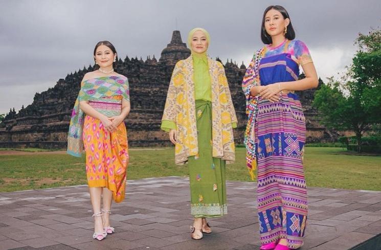 Potret Prilly Latuconsina di Candi Borobudur (instagram/@prillylatuconsina96)