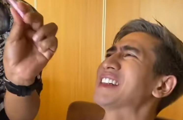 Verrell Bramasta pakai liptint (TikTok/@kuntadimbr)