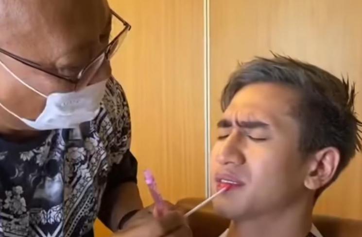 Verrell Bramasta pakai liptint (TikTok/@kuntadimbr)