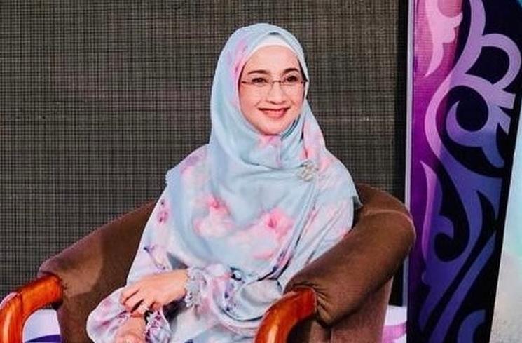Artis Jadi Dosen (Instagram/@desyratnasariterdepan)