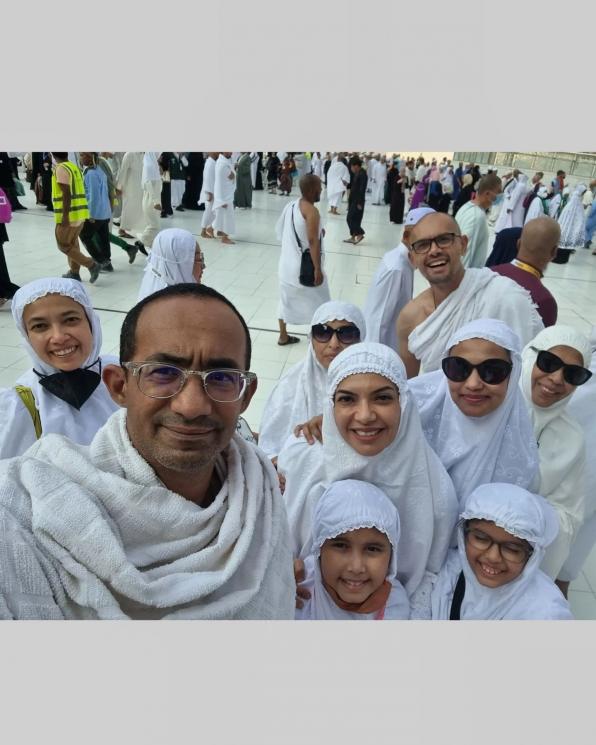 Potret Najwa Shihab umrah. (Instagram/@najwashihab)