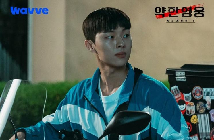 Potret Choi Hyun Wook di Weak Hero (Instagram/@wavve.official)