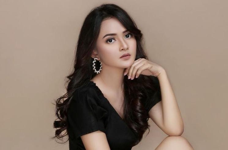 Artis Indonesia yang Lahir 28 Oktober (instagram/@rosnitaputri)
