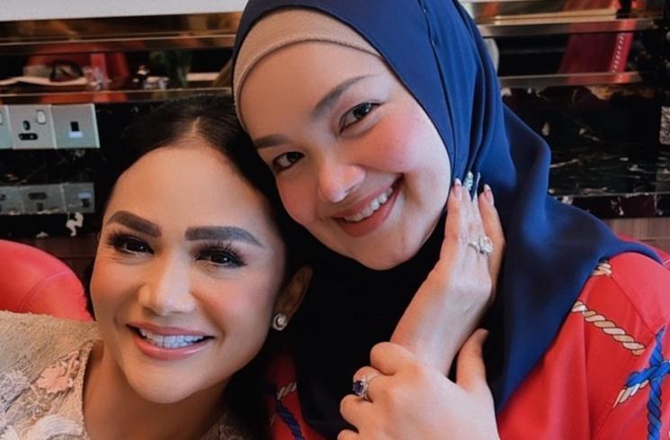 Momen akrab Krisdayanti dan Siti Nurhaliza (Instagram/@ctdk)