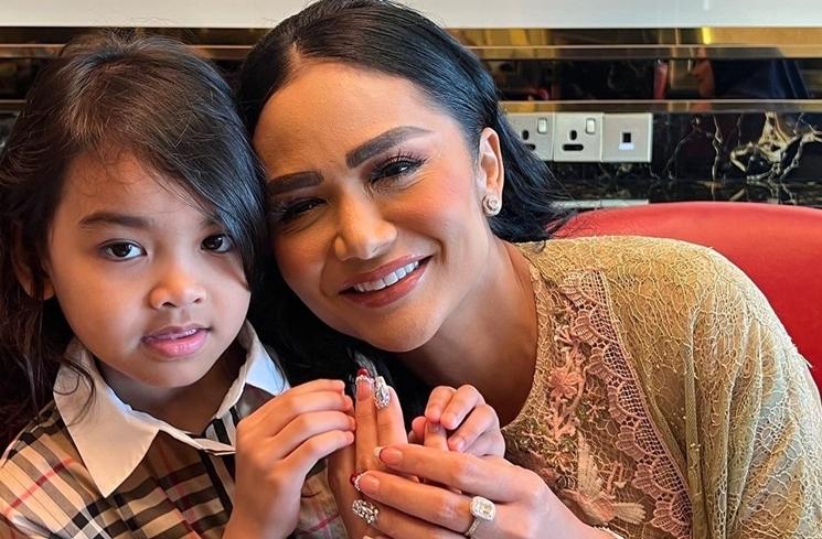 Momen akrab Krisdayanti dan Siti Nurhaliza (Instagram/@ctdk)