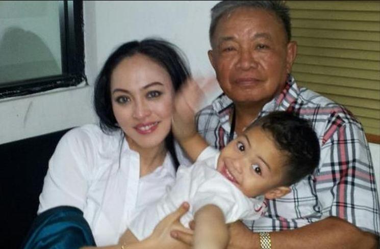 Potret Kebersamaan Angelina Sondakh dan Ayah. (Instagram/@angelinasondakh09)