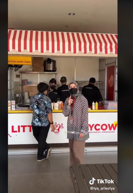 Tya Ariestya bongkar kantin sekolah sang anak [TikTok/@Tya_Ariestya]