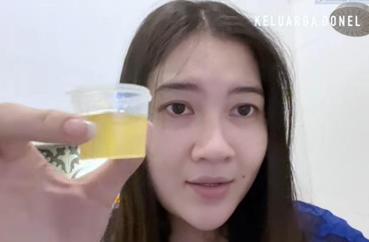 Momen Nella Kharisma umumkan kehamilan kedua. (YouTube/Keluarga Donel)