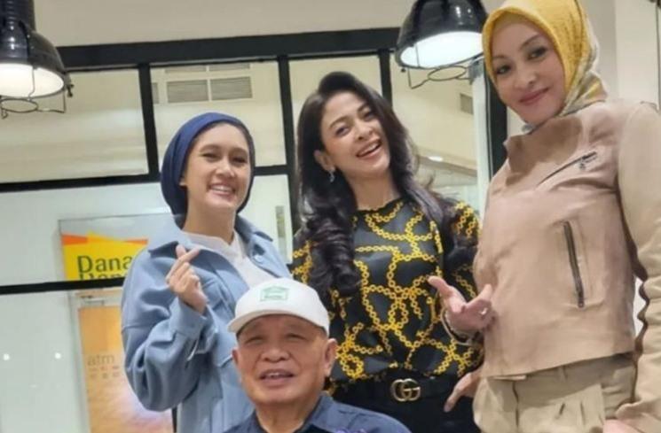 Potret Kebersamaan Angelina Sondakh dan Ayah. (Instagram/@profluckysondakh)