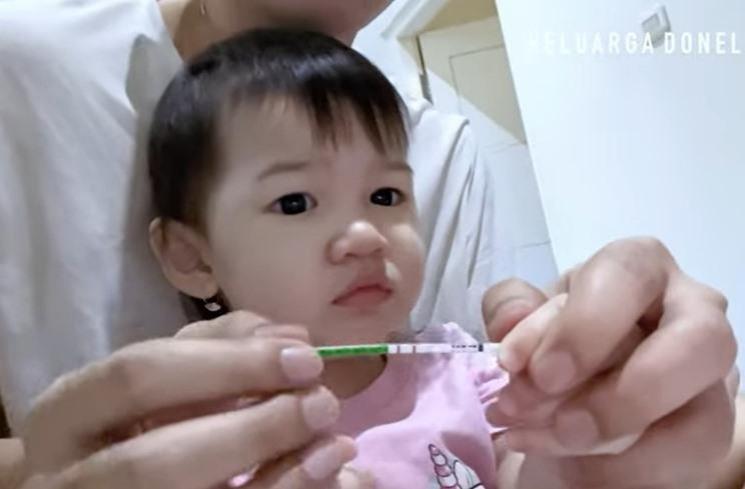 Momen Nella Kharisma umumkan kehamilan kedua. (YouTube/Keluarga Donel)