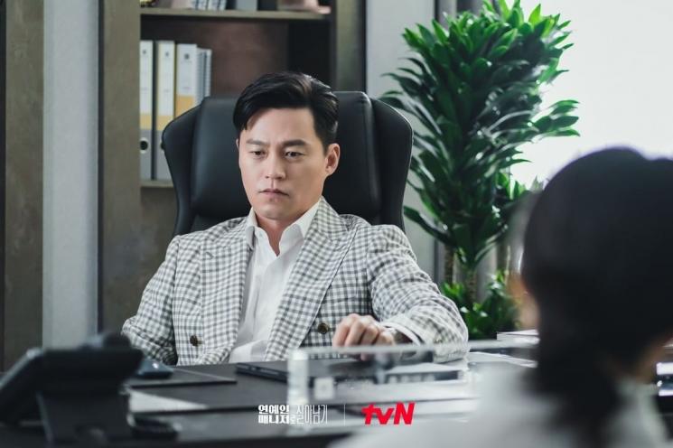 Potret Lee Seo Jin di Behind Every Star (Instagram/@tvn_drama)