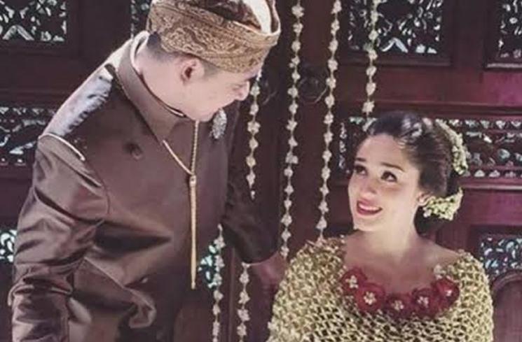 Potret Artis Gelar Acara Mitoni. (Instagram/@yaswildblood)