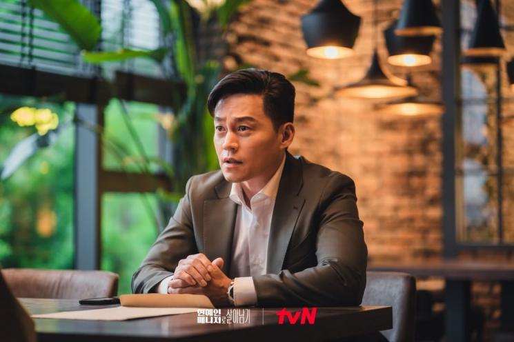 Potret Lee Seo Jin di Behind Every Star (Instagram/@tvn_drama)