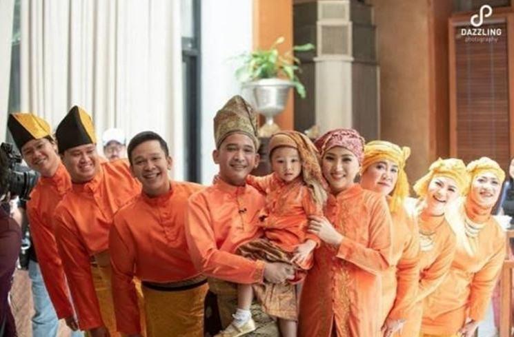 Potret Artis Gelar Acara Mitoni. (Instagram/@sarwendah29)