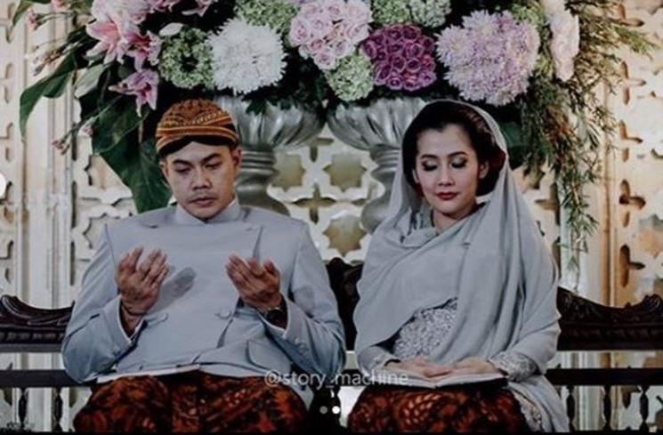 Potret Artis Gelar Acara Mitoni. (Instagram/@ardinarasti16)