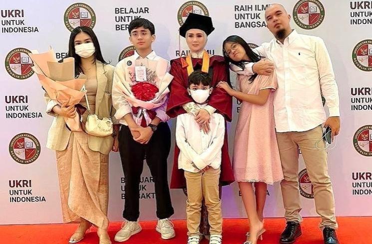 Potret Mulan Jameela Wisuda S1 (instagram/@mulanjameela1)